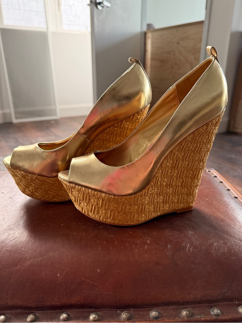 Bebe Gold Metallic Raffia Platform Wedge Heels Peep Toe Summer Glam